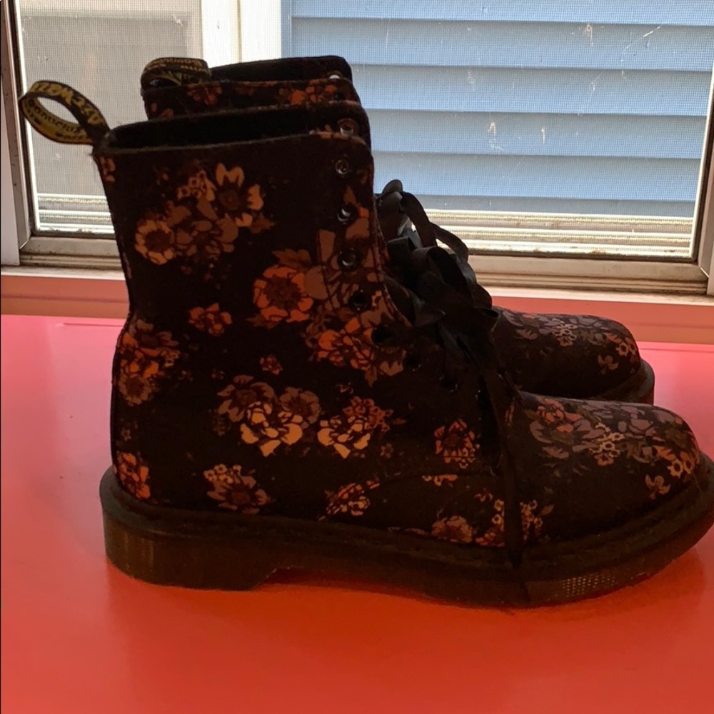 Dr.Martens Floral Size 8